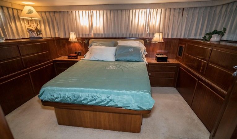 54 Hatteras master Stateroom 1