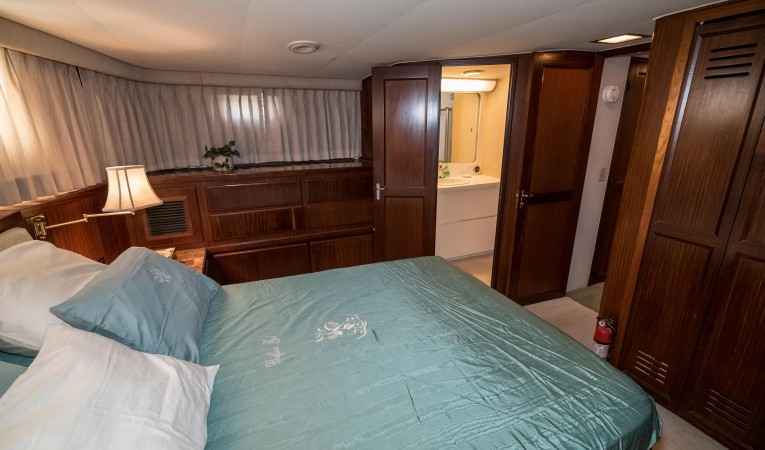 54 Hatteras Master Stateroom Port
