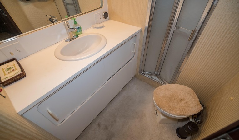 54 Hatteras Master Head