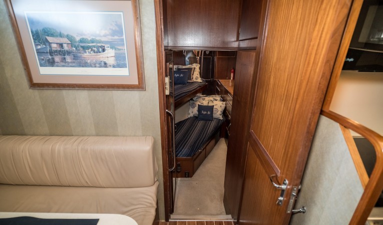 54 Hatteras 3rd Stateroom Forward