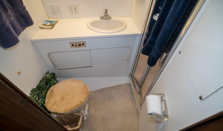 54 Hatteras 3rd Head