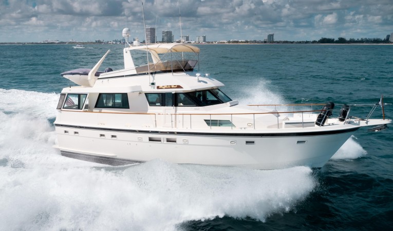 54 Hatteras Stbd Profile Running