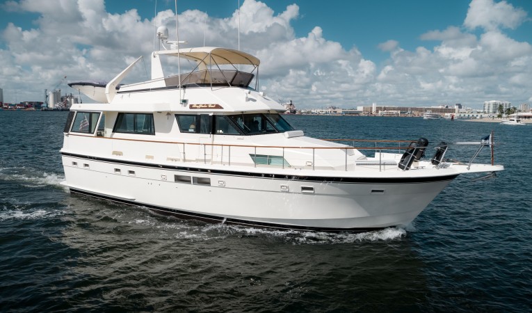 54 Hatteras Stbd Profile at Rest