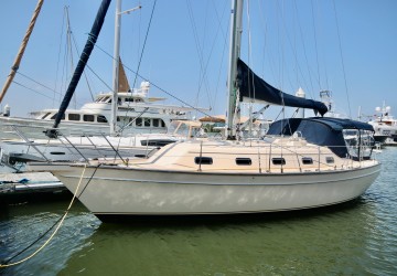 37' Island Packet 2004