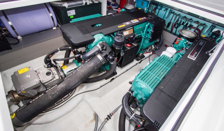 49 Beneteau Engine Room