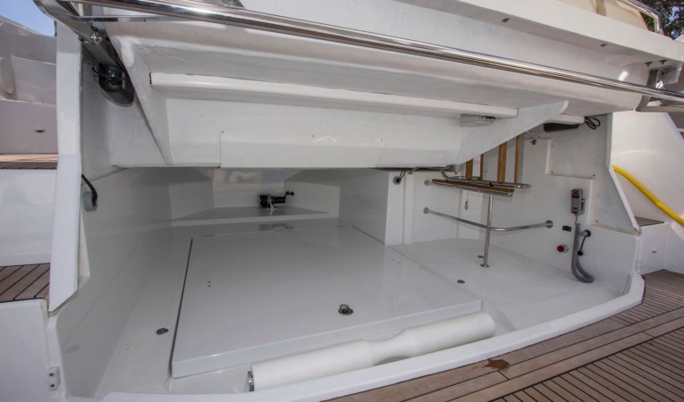 49 Beneteau Dinghy Storage