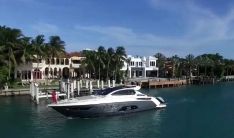 58 Azimut 