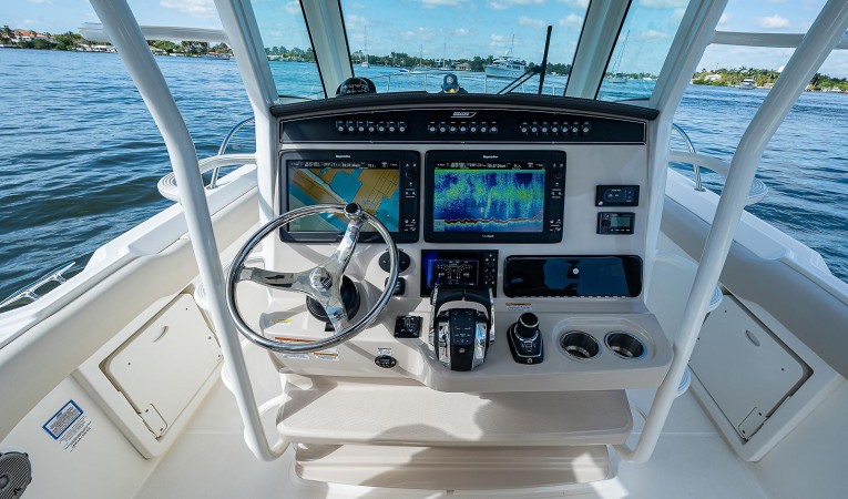 33 Boston Whaler 