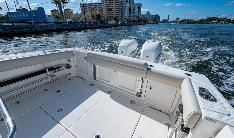 33 Boston Whaler 