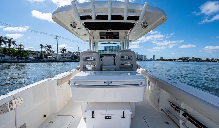 33 Boston Whaler 