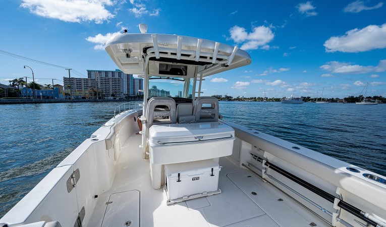 33 Boston Whaler 