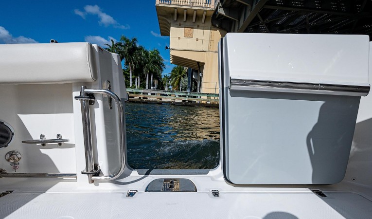 33 Boston Whaler 