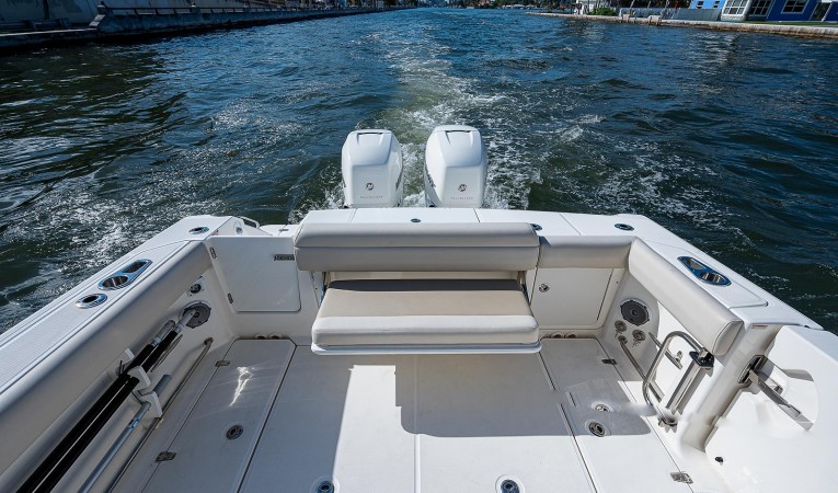 33 Boston Whaler 