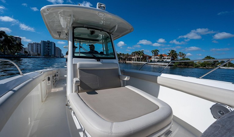33 Boston Whaler 