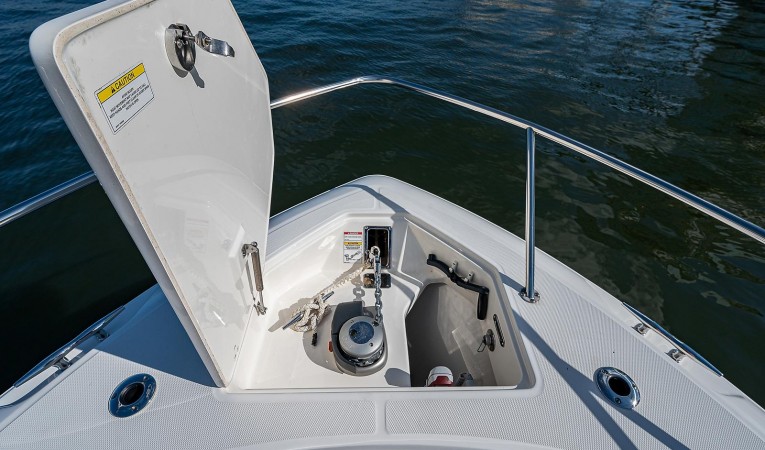 33 Boston Whaler 