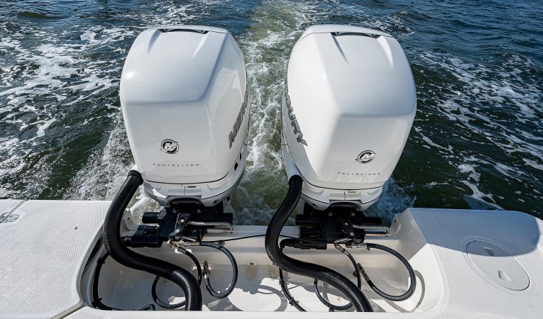 33 Boston Whaler 