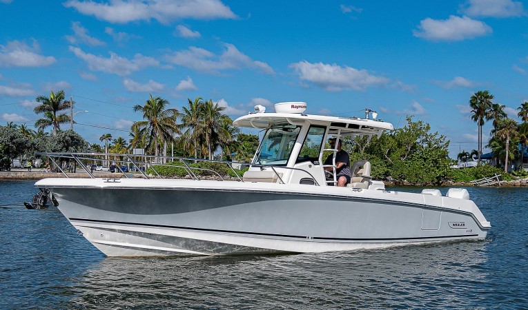 33 Boston Whaler 