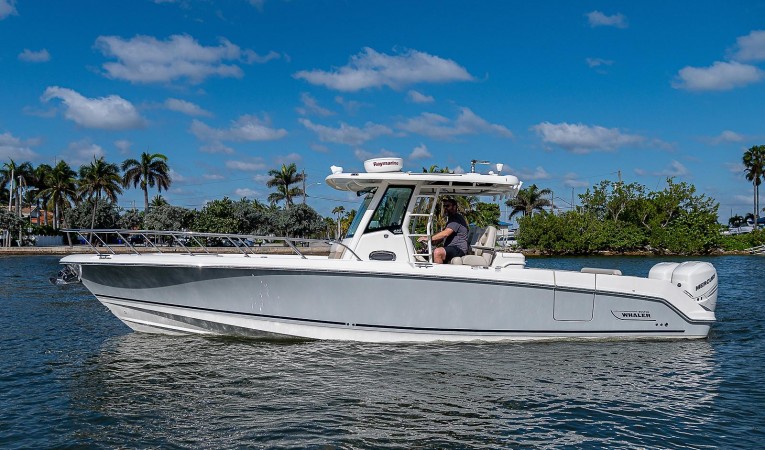 33 Boston Whaler 