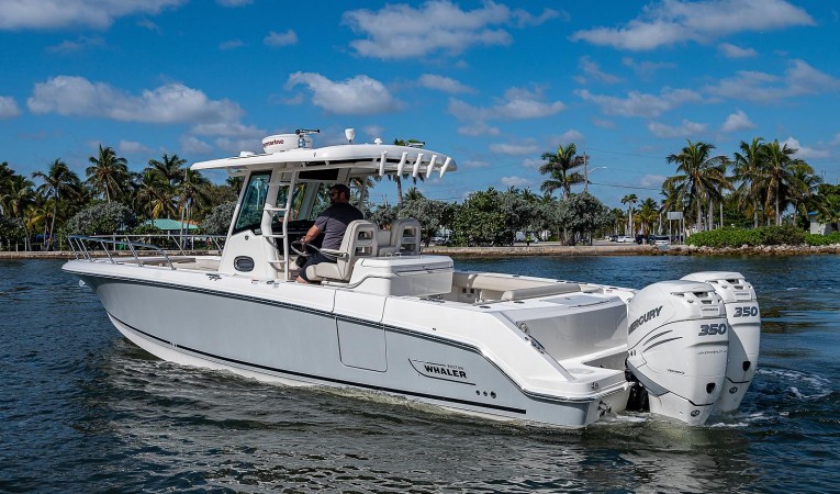 33 Boston Whaler 