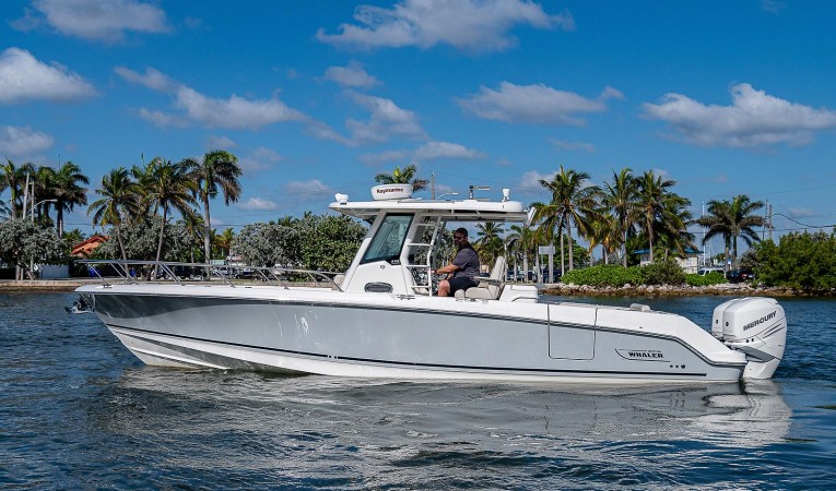 33 Boston Whaler 
