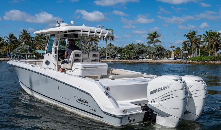 33 Boston Whaler 