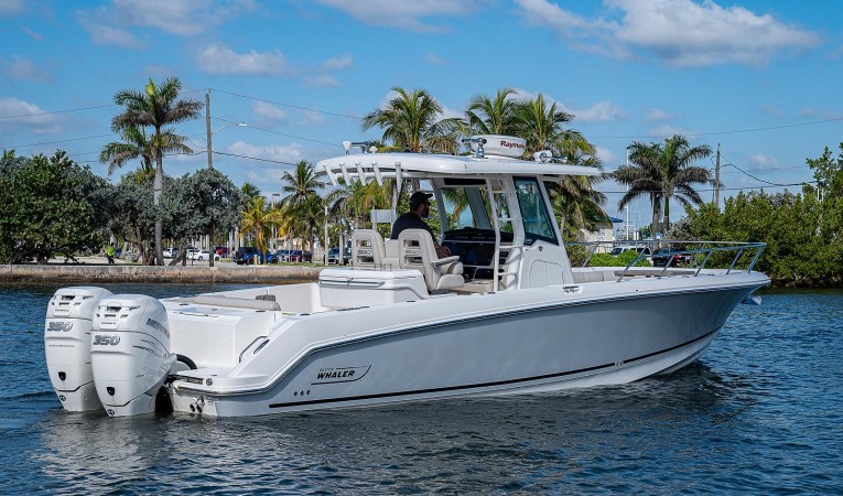 33 Boston Whaler 
