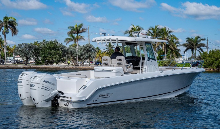 33 Boston Whaler 