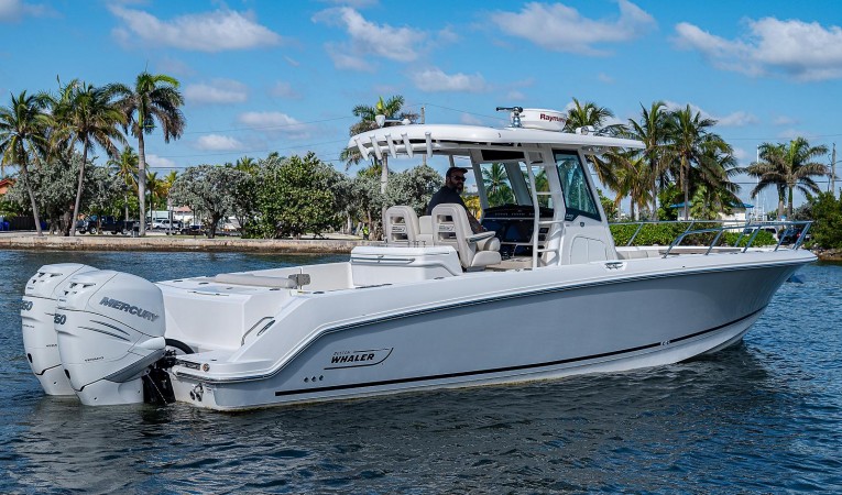 33 Boston Whaler 