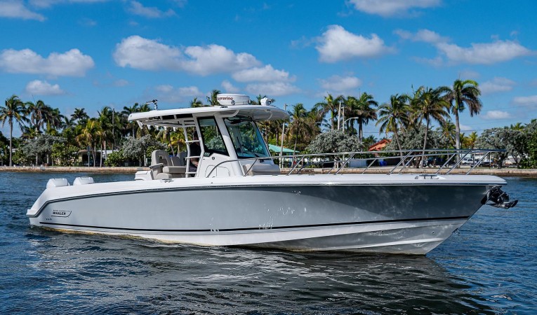 33 Boston Whaler 