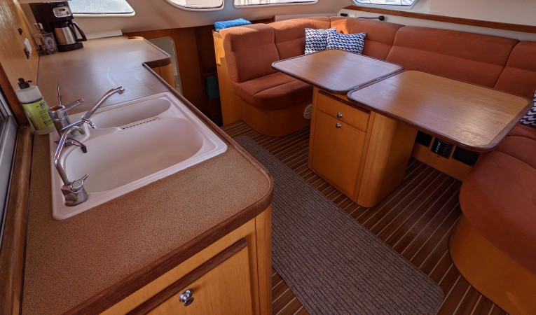 43 Catana 