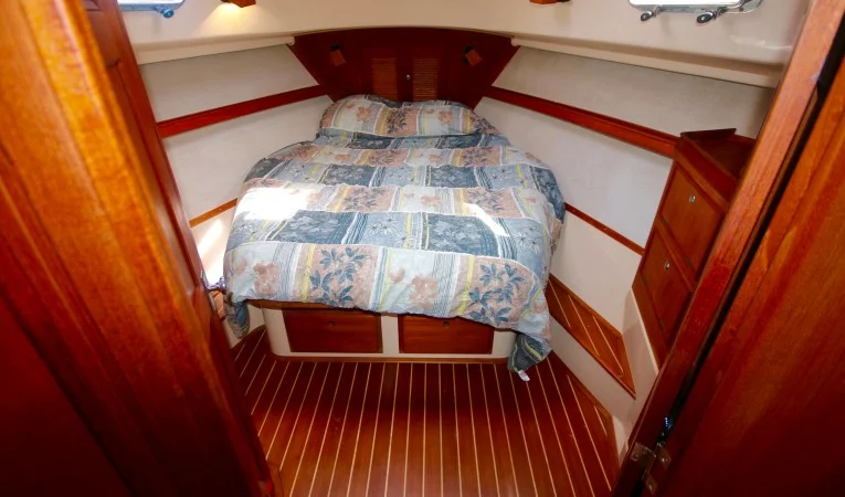 38 Island Packet Centerline queen berth