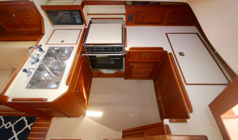 38 Island Packet U shaped galley