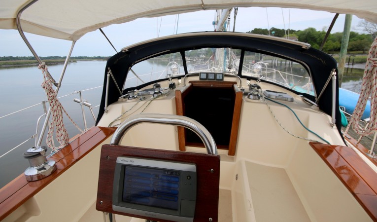 38 Island Packet Cockpit view