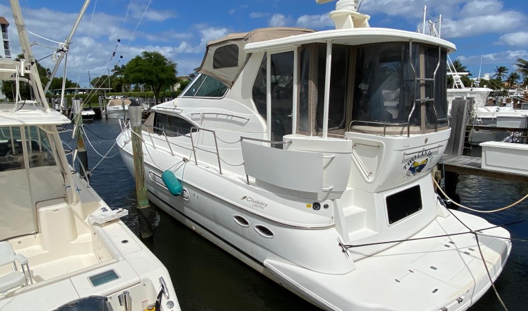 45 Cruisers Yachts 
