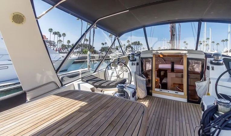 55 Feeling Cockpit Table