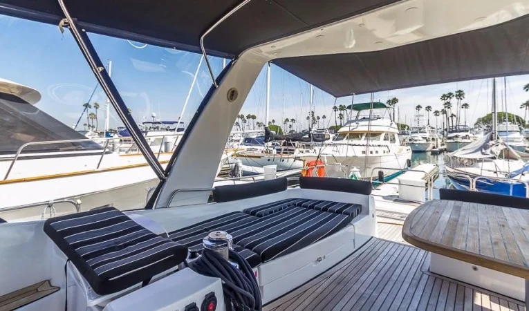 55 Feeling Cockpit Berth