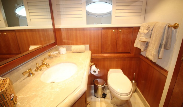 103 Westport Starboard Guest Bath