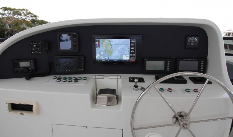 103 Westport Flybridge Helm