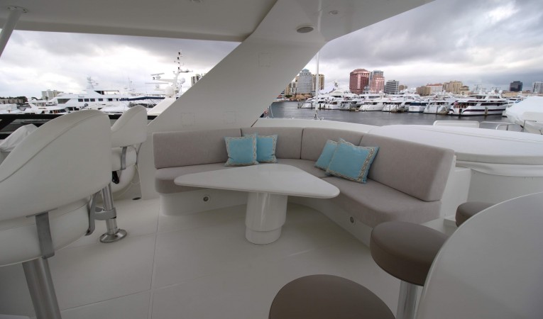 103 Westport Flybridge - Guest Seating