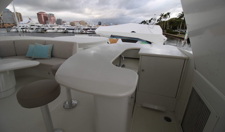 103 Westport Flybridge - Bar