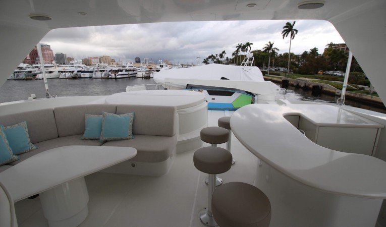 103 Westport Flybridge Entertainment Area