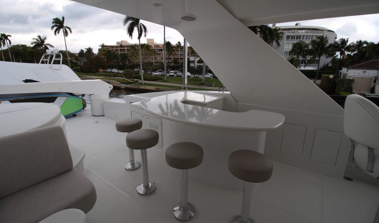 103 Westport Flybridge - Bar