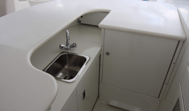 103 Westport Flybridge - Wet Bar