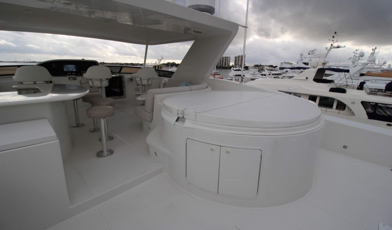 103 Westport Flybridge Aft - Jacuzzi - Covered