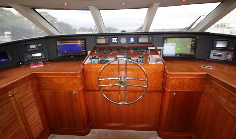 103 Westport Pilothouse - Helm