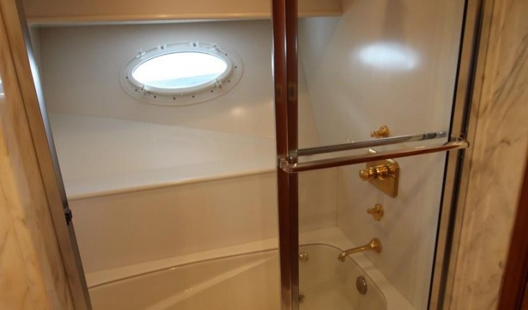 103 Westport VIP En Suite Bath