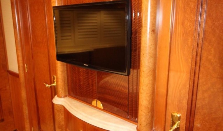 103 Westport VIP - TV and Dresser