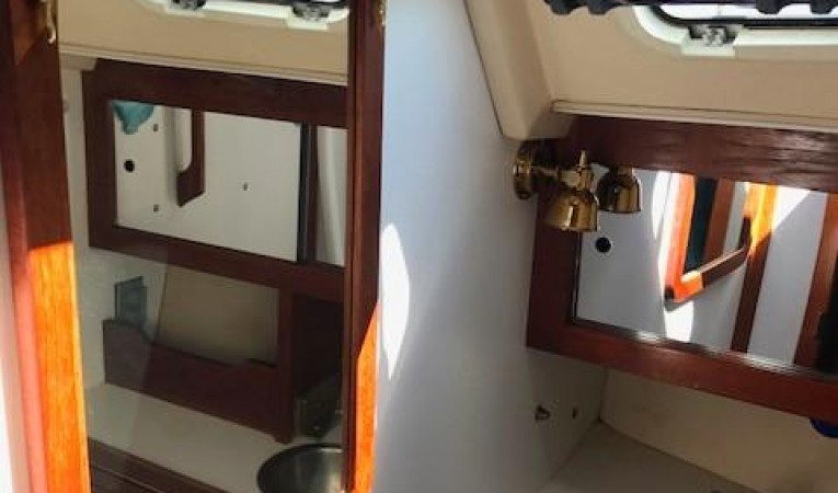 38 Catalina Bathroom sink