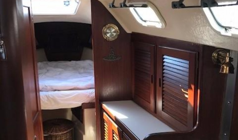 38 Catalina Entrance to V berth