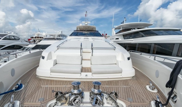 96 Ferretti Yachts 